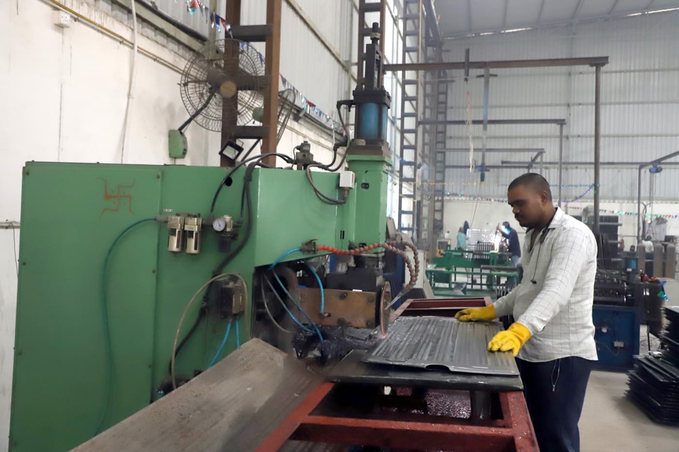 Panel forming line producing radiator elements for project-based orders