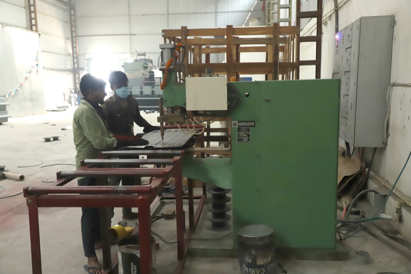 Radiator assembly welding for power and energy sector transformers